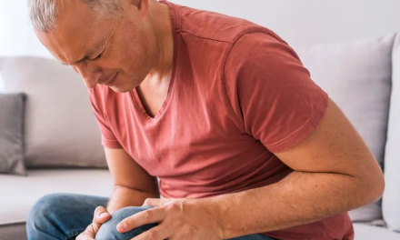 La fórmula doméstica eficaz contra la artritis de rodilla, según la ciencia