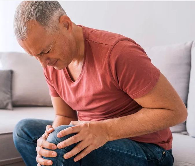 La fórmula doméstica eficaz contra la artritis de rodilla, según la ciencia